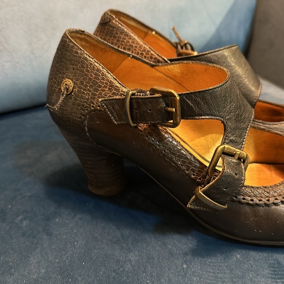 Gold Button black and brown leather Mary Jane pumps -us 8 - Picture 2 of 8